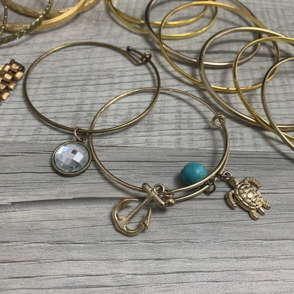 Lot of 16 Stackable gold tone bracelets 6-8 Inches - Picture 5 of 9